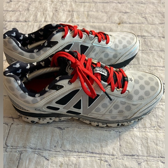 NEW BALANCE RUN DISNEY COLAB (2015) MINNIE MOUSE RUNNING SHOES WOMEN’S SIZE 9.5 - Picture 1 of 10